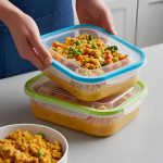 密閉容器に入れられた食べ物